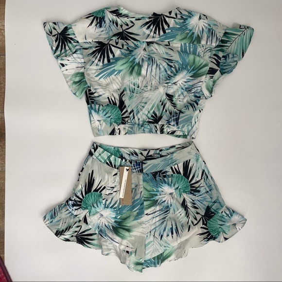 Fashion Nova Rosalyn Tropical Two Piece Set Knot Front Crop Top & Shorts Small S - Picture 3 of 8